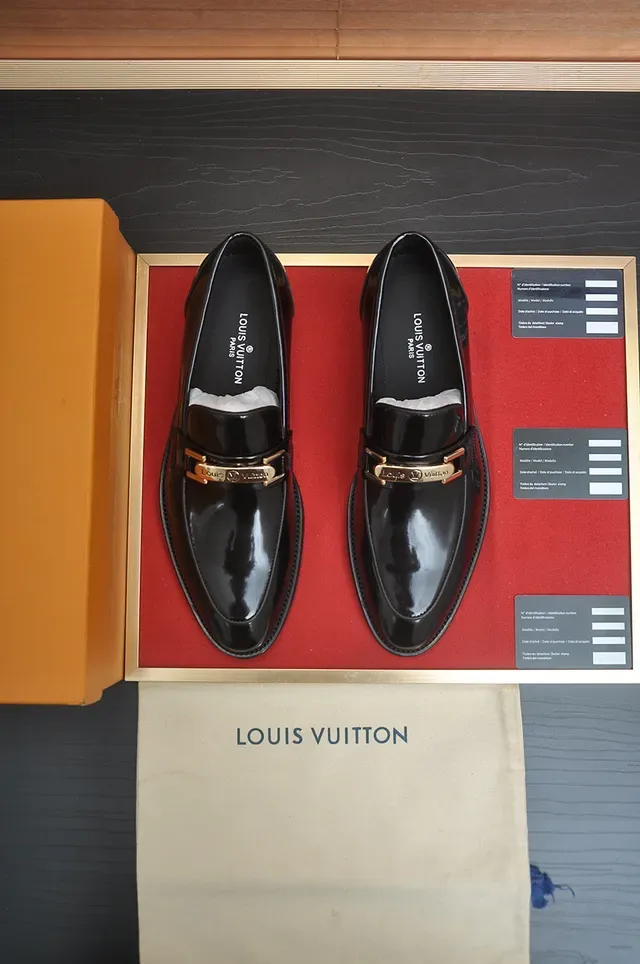 Loafer Louis Vuitton Horsebit Cuero Patentado Negro 5