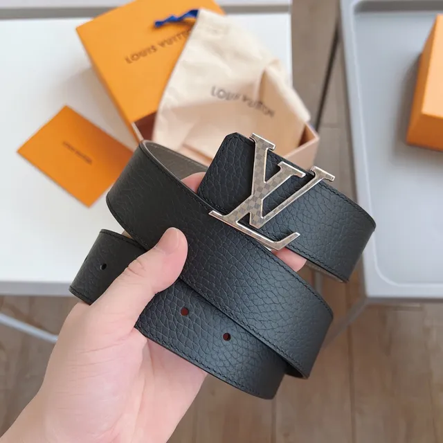 Louis Vuitton Interlocking LV Buckle Cinto de Couro Granulado 2