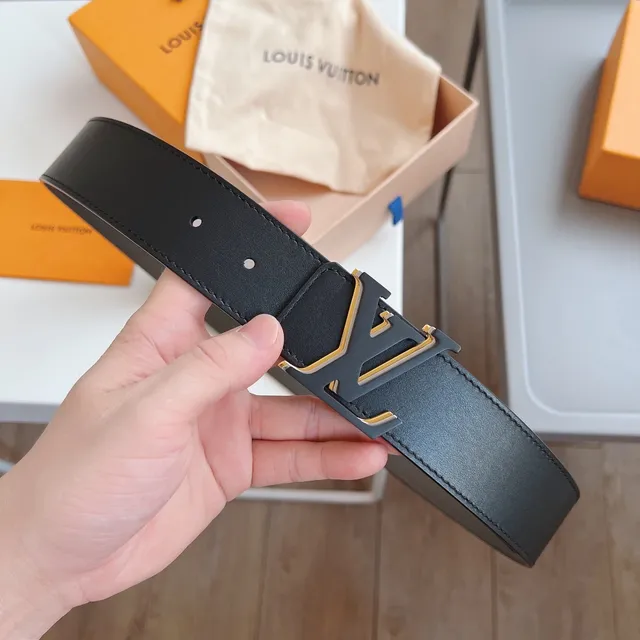 Louis Vuitton Interlocking LV Buckle Cinto de Couro Granulado 4