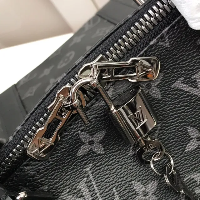 Louis Vuitton Keepall Bandoulière Monogram Eclipse Black डफल बैग 9