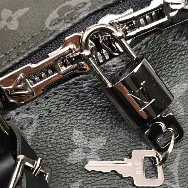 Louis Vuitton Keepall Bandoulière Monogram Eclipse Black डफल बैग 16