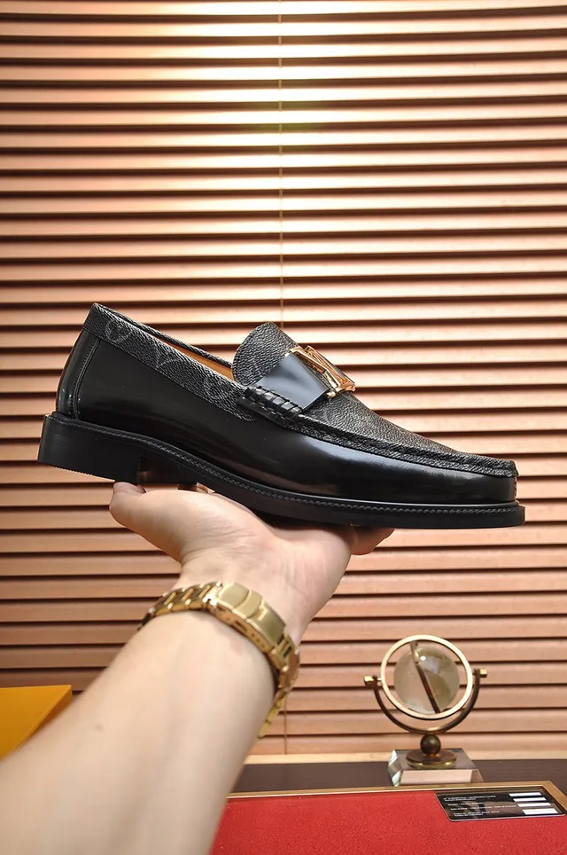 Louis Vuitton Mocassim Preto Dourado Monograma Revestido Couro LV Fivela Mocassim 8