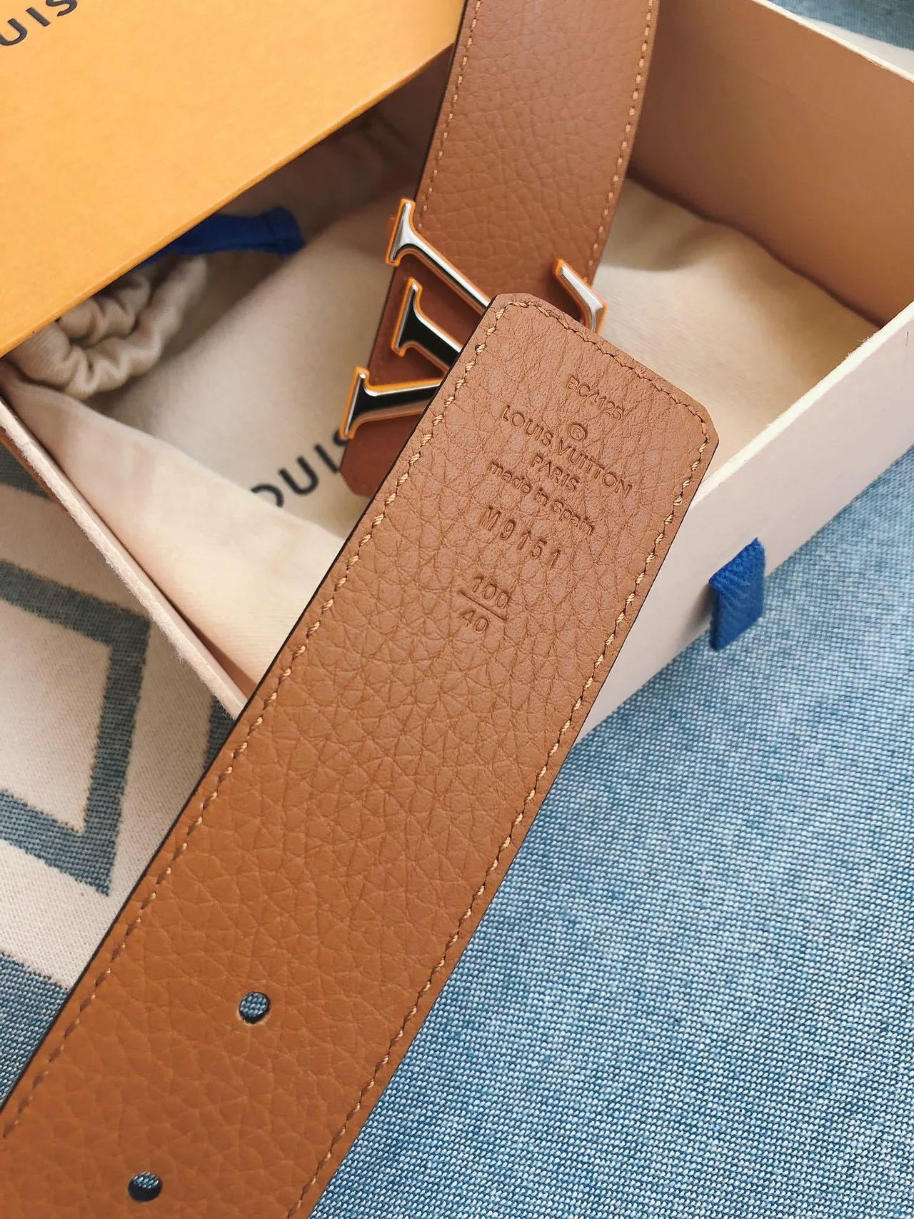 Louis Vuitton LV Cinturón de Cuero Tan 3