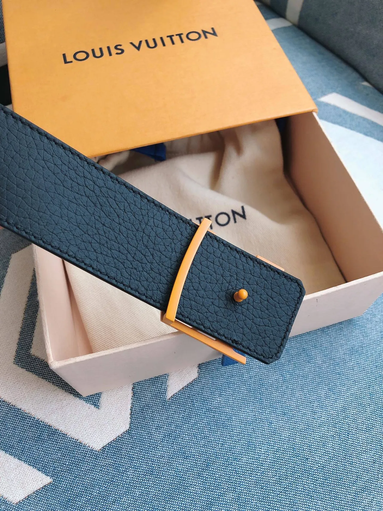 Louis Vuitton LV Cinturón de Cuero Tan 4