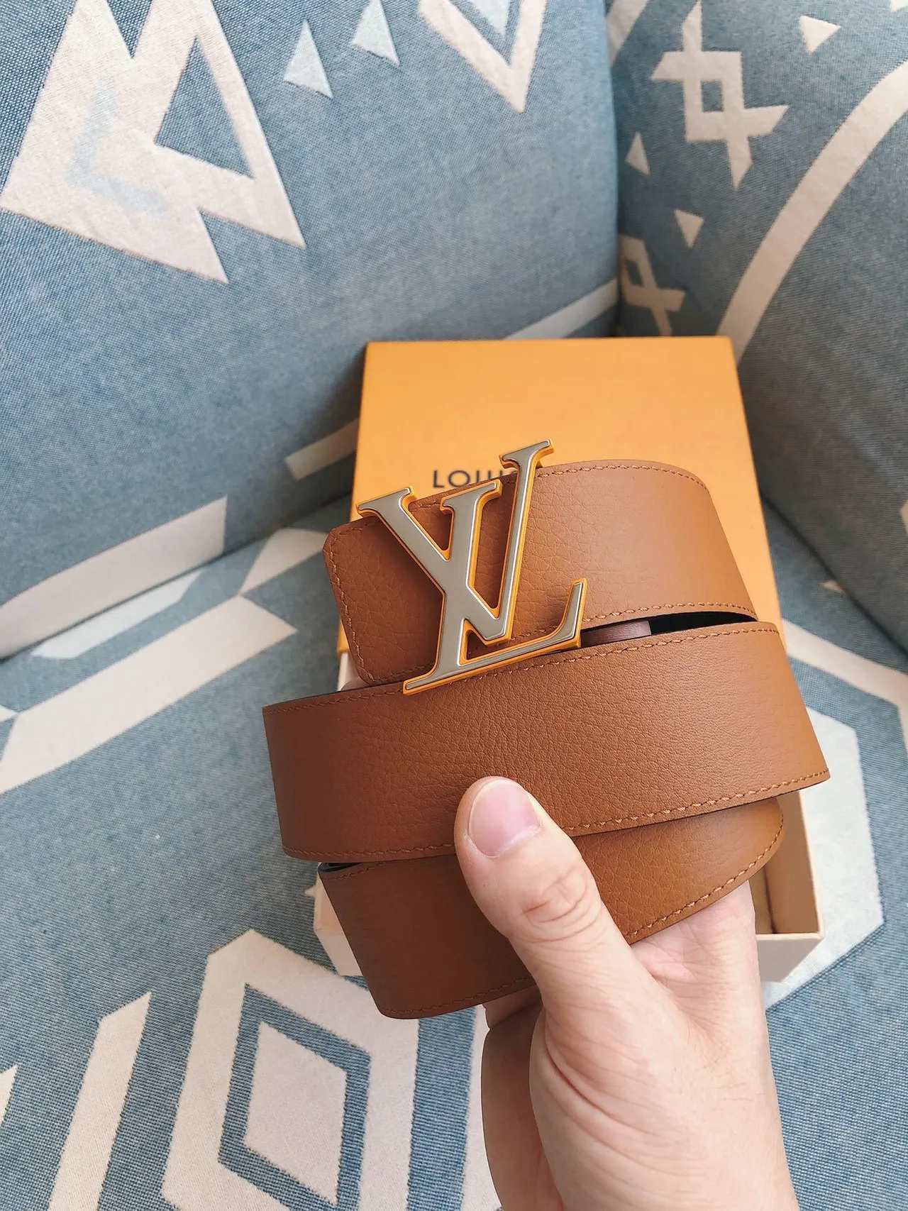 Louis Vuitton LV Cinturón de Cuero Tan 7