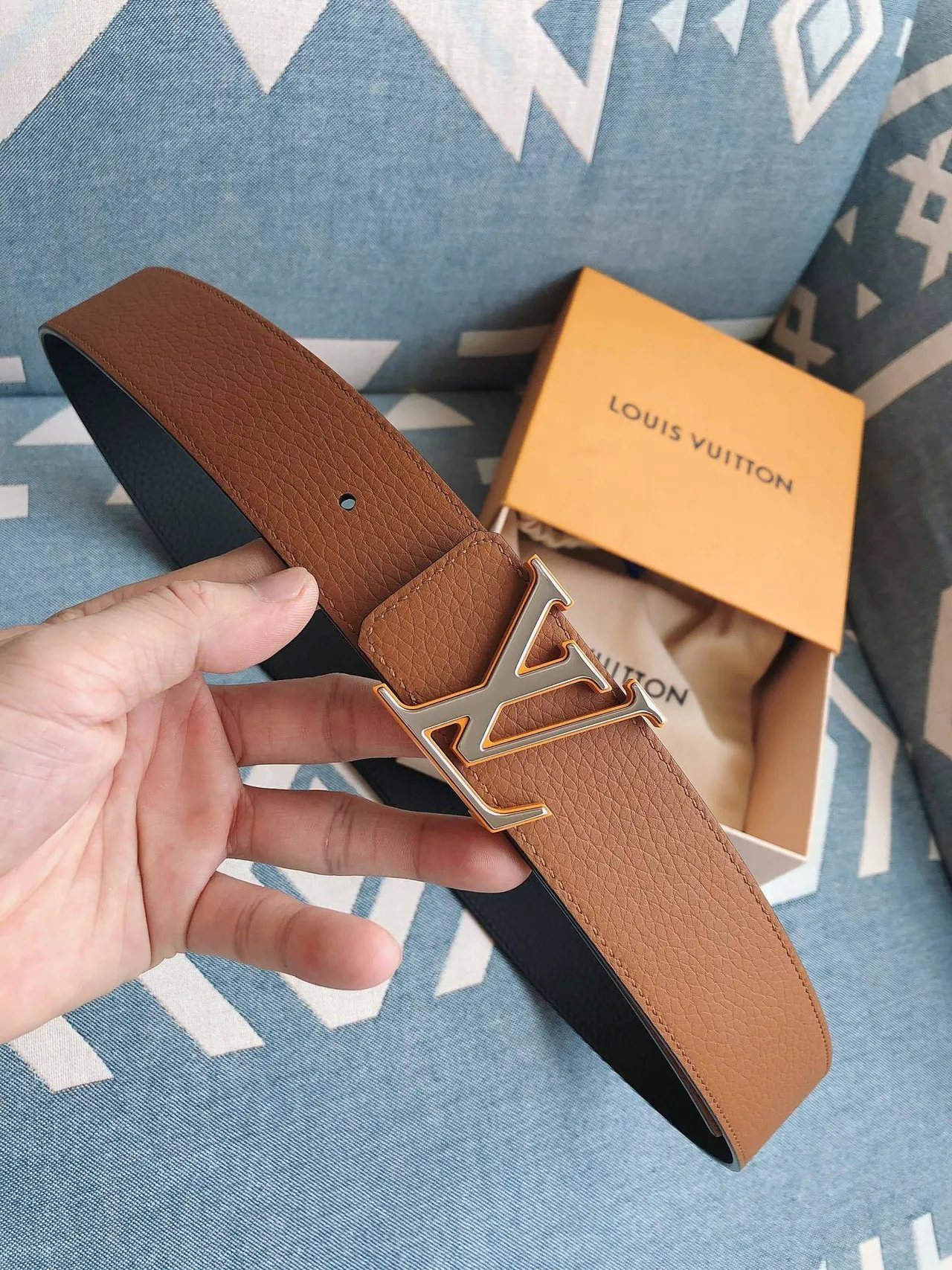 Louis Vuitton LV Cinturón de Cuero Tan 8