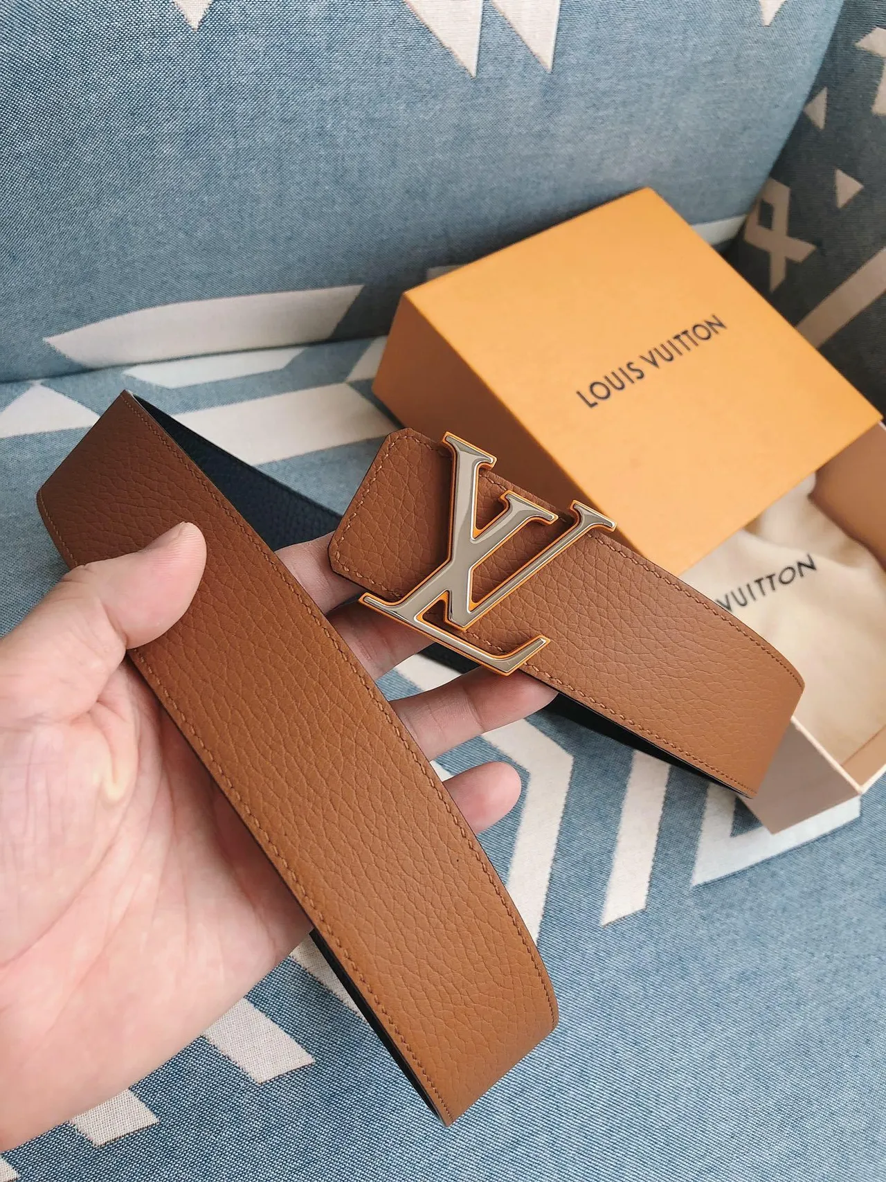 Louis Vuitton LV Cinturón de Cuero Tan 9