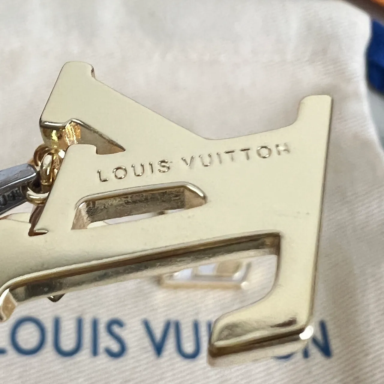 Louis Vuitton LV زهرة ذهب أبيض معدن لؤلؤة أم تطعيم أقراط 2
