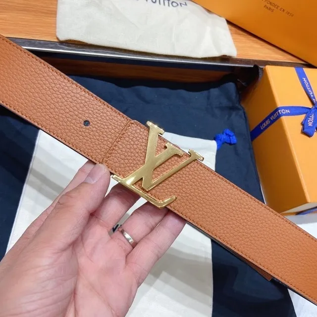 Louis Vuitton LV Initiales Ceinture en cuir beige et noir 4