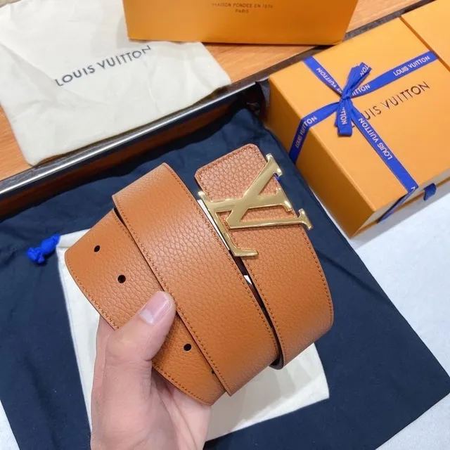 Louis Vuitton LV Initiales Ceinture en cuir beige et noir 7