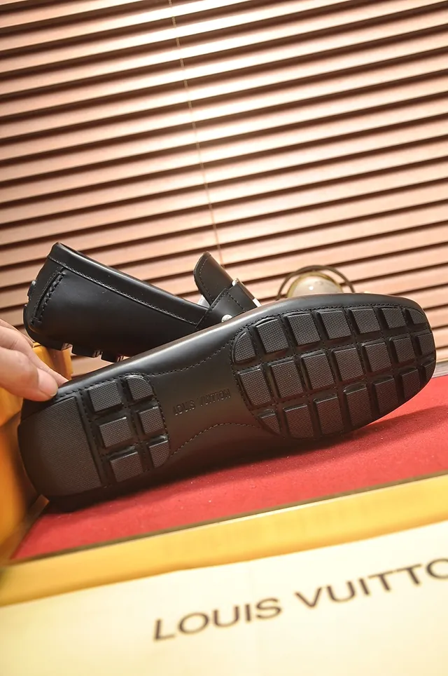 Louis Vuitton LV Mocassim Couro Preto LV Twist Buckle Mocassins 3