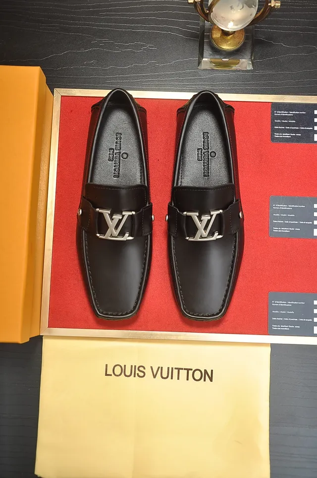 Louis Vuitton LV Mocassim Couro Preto LV Twist Buckle Mocassins 5