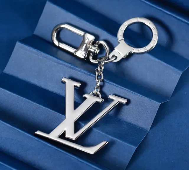 Pulsera porta llaves Louis Vuitton LV Logo en plata pulida metálica 6