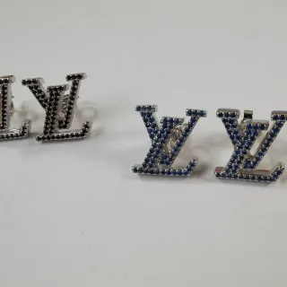 أقراط ستد لويس فيتون LV مونوغرام بافيه