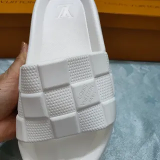 Louis Vuitton LV Slide सफेद मोल्डेड रबर चप्पल