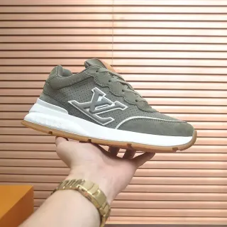 Louis Vuitton LV Trainer Zapatillas Lifestyle Verde Militar Blanco Ante Perforado Superior Oversized Logotipo Monogram