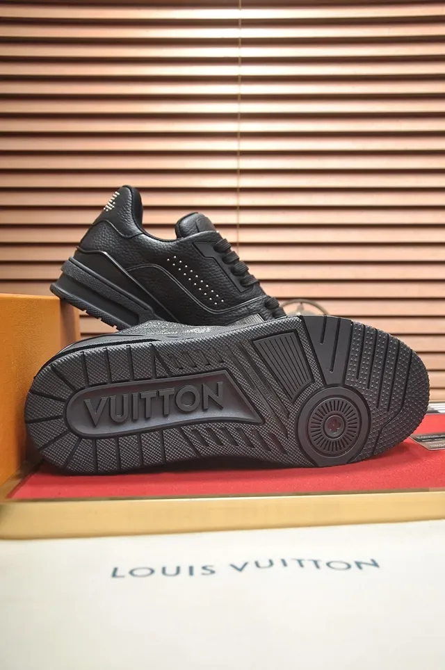 Louis Vuitton LV Trainer Black Gold Pebbled Leather Upper Layered Rubber Midsole Lifestyle Sneakers 3