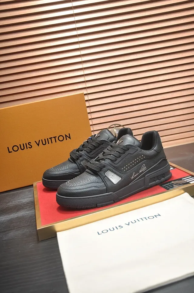 Louis Vuitton LV Trainer Black Gold Pebbled Leather Upper Layered Rubber Midsole Lifestyle Sneakers 4