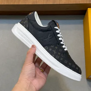 Louis Vuitton LV Trainer Negro y Blanco Monogram Canvas Logo embossado Lifestyle Sneakers