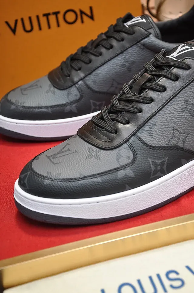 লুইস ভিটন LV Trainer কালো সাদা মনোগ্রাম প্রিন্ট চামড়ার লো-টপ লাইফস্টাইল স্নিকার্স 2