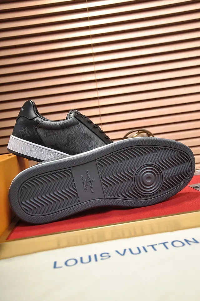 লুইস ভিটন LV Trainer কালো সাদা মনোগ্রাম প্রিন্ট চামড়ার লো-টপ লাইফস্টাইল স্নিকার্স 4