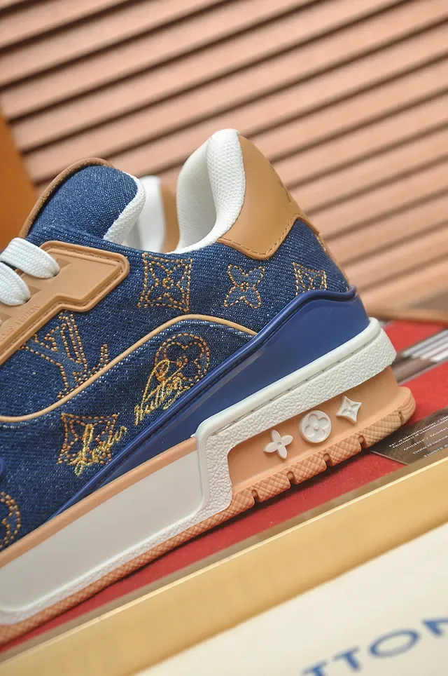 Louis Vuitton LV Trainer Zapatillas Lifestyle Azul Beige Denim Superior Bordado Monograma 2