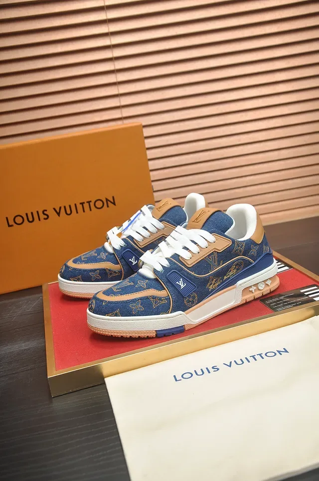 Louis Vuitton LV Trainer Zapatillas Lifestyle Azul Beige Denim Superior Bordado Monograma 4