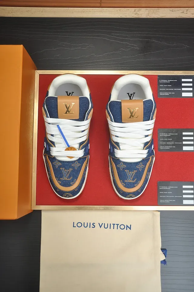 Louis Vuitton LV Trainer Zapatillas Lifestyle Azul Beige Denim Superior Bordado Monograma 5
