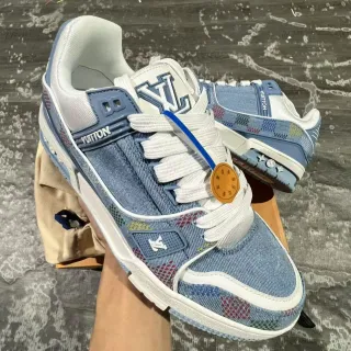 Louis Vuitton LV Trainer Tênis lifestyle azul multicolor denim patchwork upper layered rubber sole