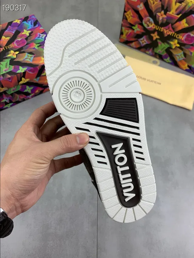 Louis Vuitton LV Trainer বাদামী বেইজ মনোগ্রাম জ্যাকার্ড উপর প্রশস্ত নিদর্শন ফিতা জীবনধারা স্নিকার্স 3