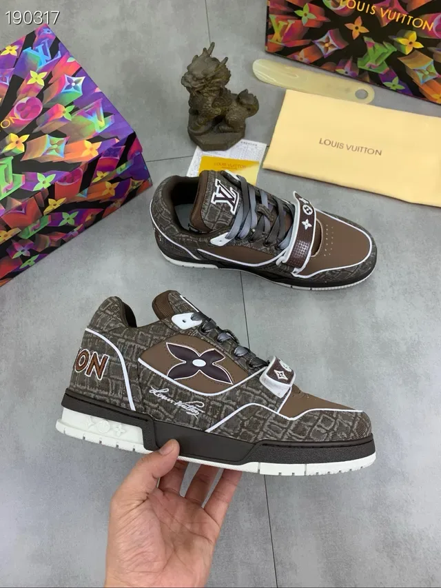 Louis Vuitton LV Trainer বাদামী বেইজ মনোগ্রাম জ্যাকার্ড উপর প্রশস্ত নিদর্শন ফিতা জীবনধারা স্নিকার্স 5
