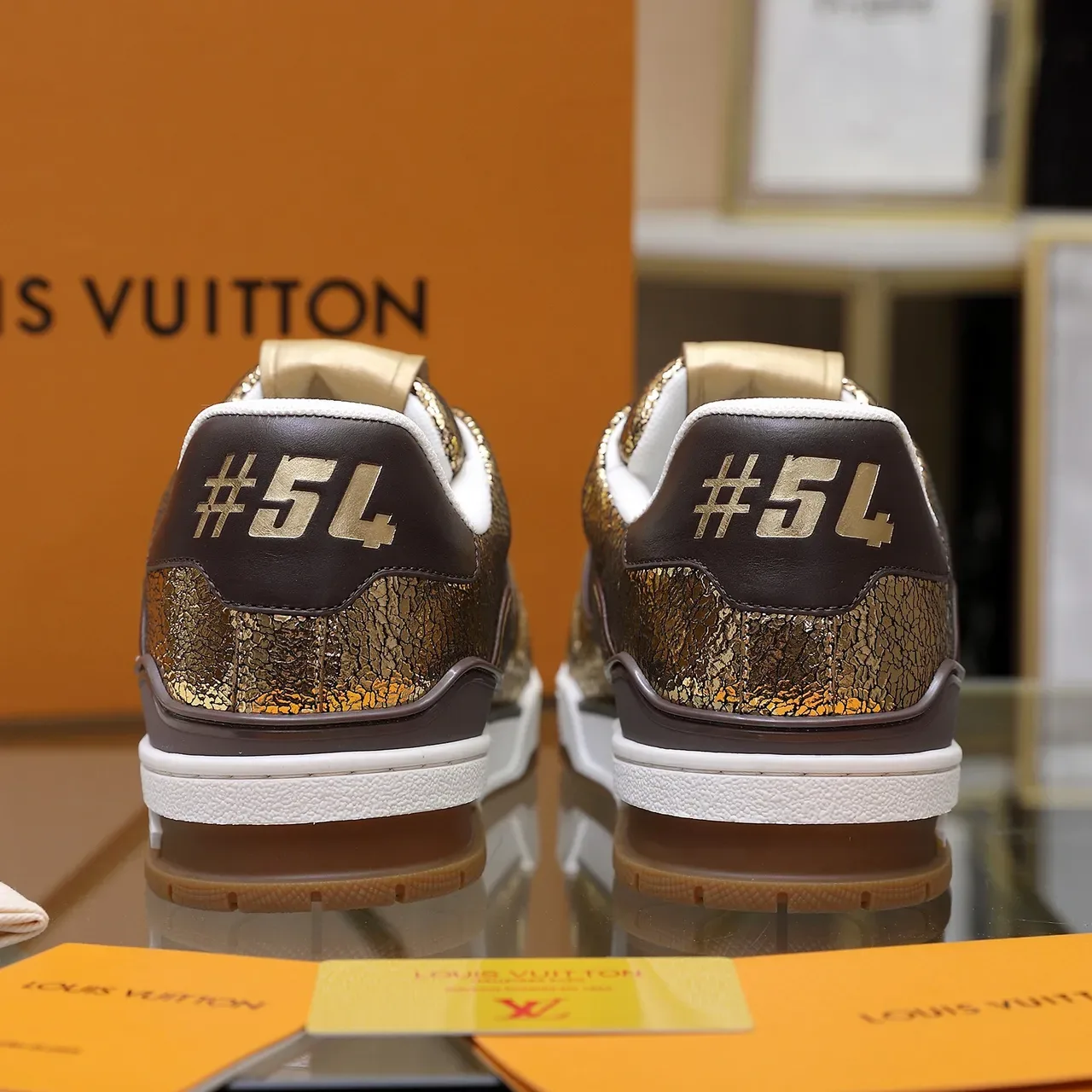 लुई विटन LV Trainer गोल्ड ब्राउन मेटेलिक क्रैकल लेदर ओवरले लाइफस्टाइल स्नीकर 3