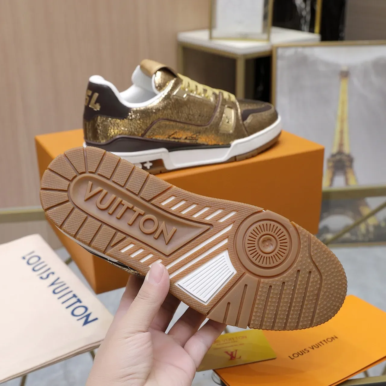 लुई विटन LV Trainer गोल्ड ब्राउन मेटेलिक क्रैकल लेदर ओवरले लाइफस्टाइल स्नीकर 5