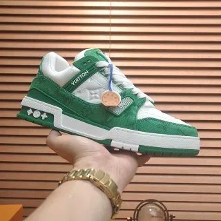 Louis Vuitton LV Trainer Verde Branco monogramado têxtil superior esculpido camadas sola média estilo de vida tênis