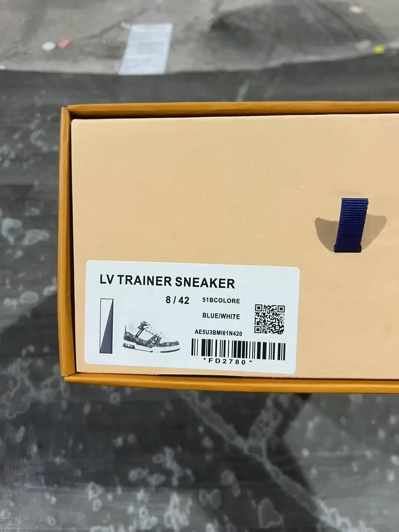 লুইস ভিটন LV Trainer নেভি হোয়াইট মনোগ্রামড ডেনিম আপার অ্যাসিমেট্রিক্যাল ব্র্যান্ডেড স্ট্র্যাপ লাইফস্টাইল স্নিকার 12