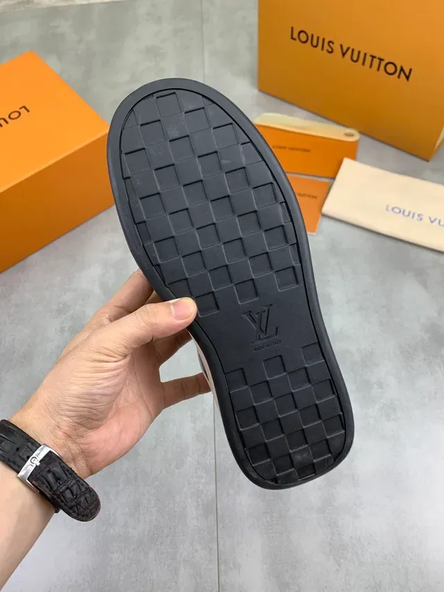 Louis Vuitton LV Trainer White Black Low-Top Leather-and-Perforated-Upper Lifestyle Sneakers 3