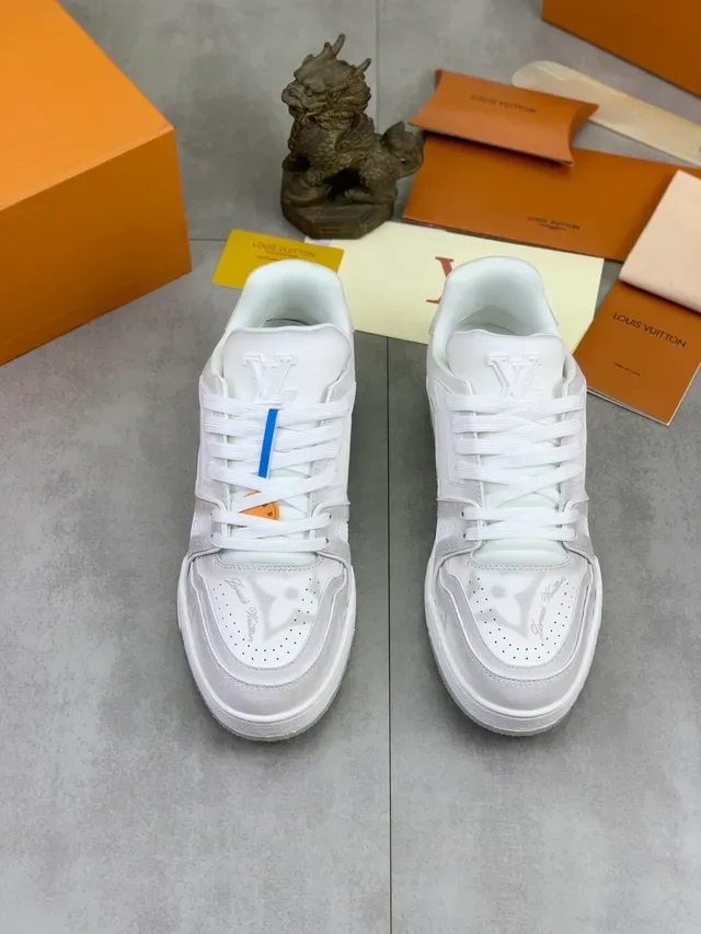 Louis Vuitton LV Trainer أبيض و رمادي بنية أحادية اللون طبقات تفصيل Monogram مطبوع أحذية أسلوب حياة 4