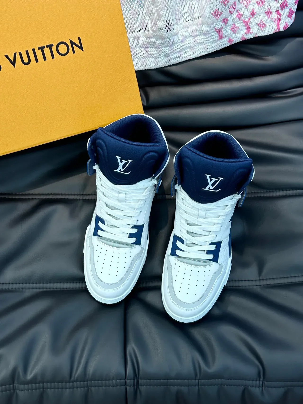 Louis Vuitton LV Trainer Sneakers Lifestyle Blancas y Navy Altas Cuero y Sintético 2