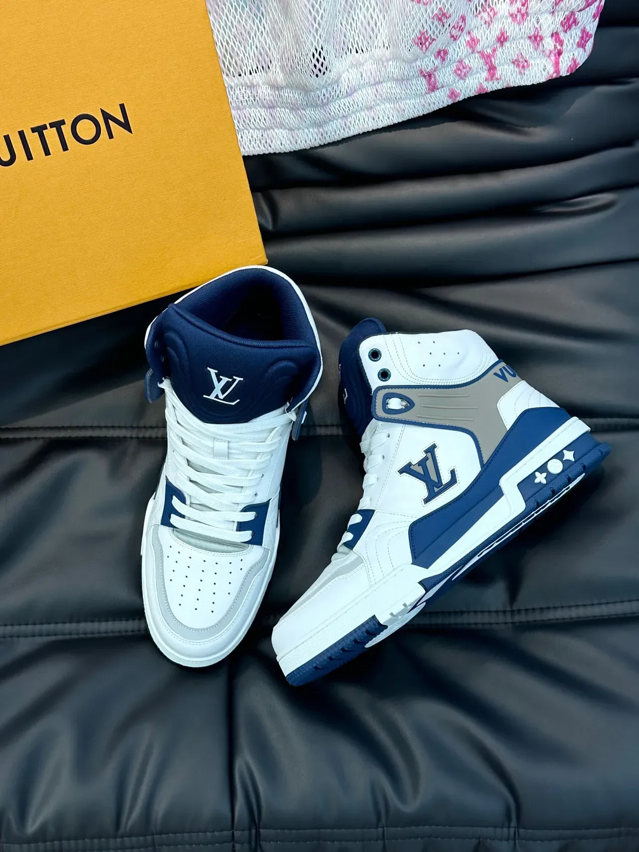 Louis Vuitton LV Trainer Sneakers Lifestyle Blancas y Navy Altas Cuero y Sintético 3