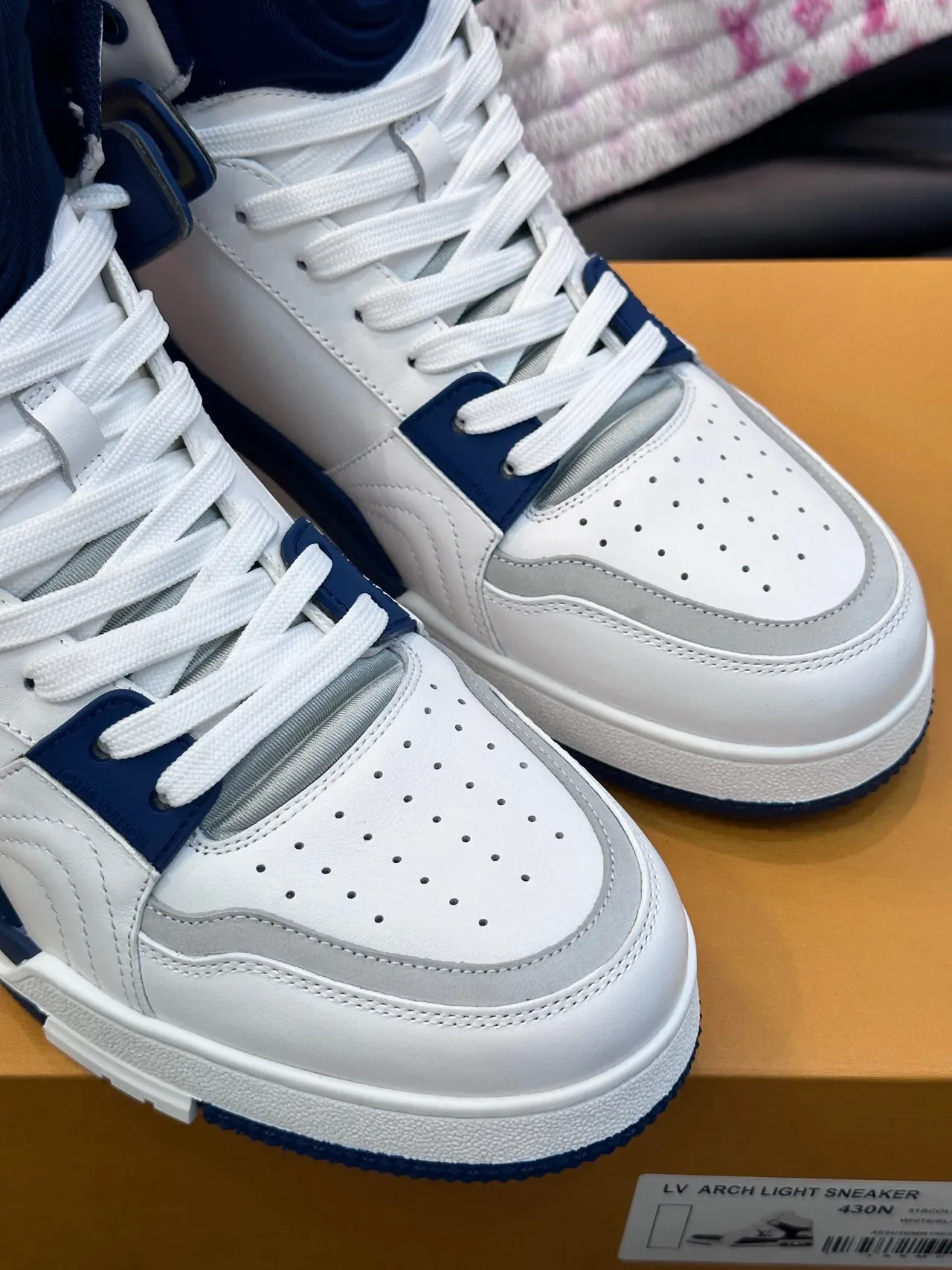 Louis Vuitton LV Trainer Sneakers Lifestyle Blancas y Navy Altas Cuero y Sintético 7