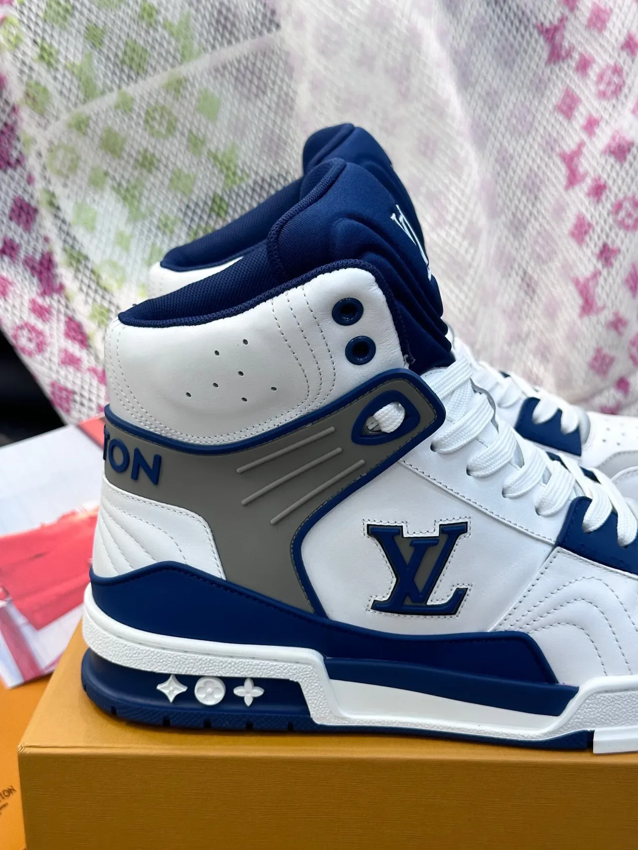Louis Vuitton LV Trainer Sneakers Lifestyle Blancas y Navy Altas Cuero y Sintético 8