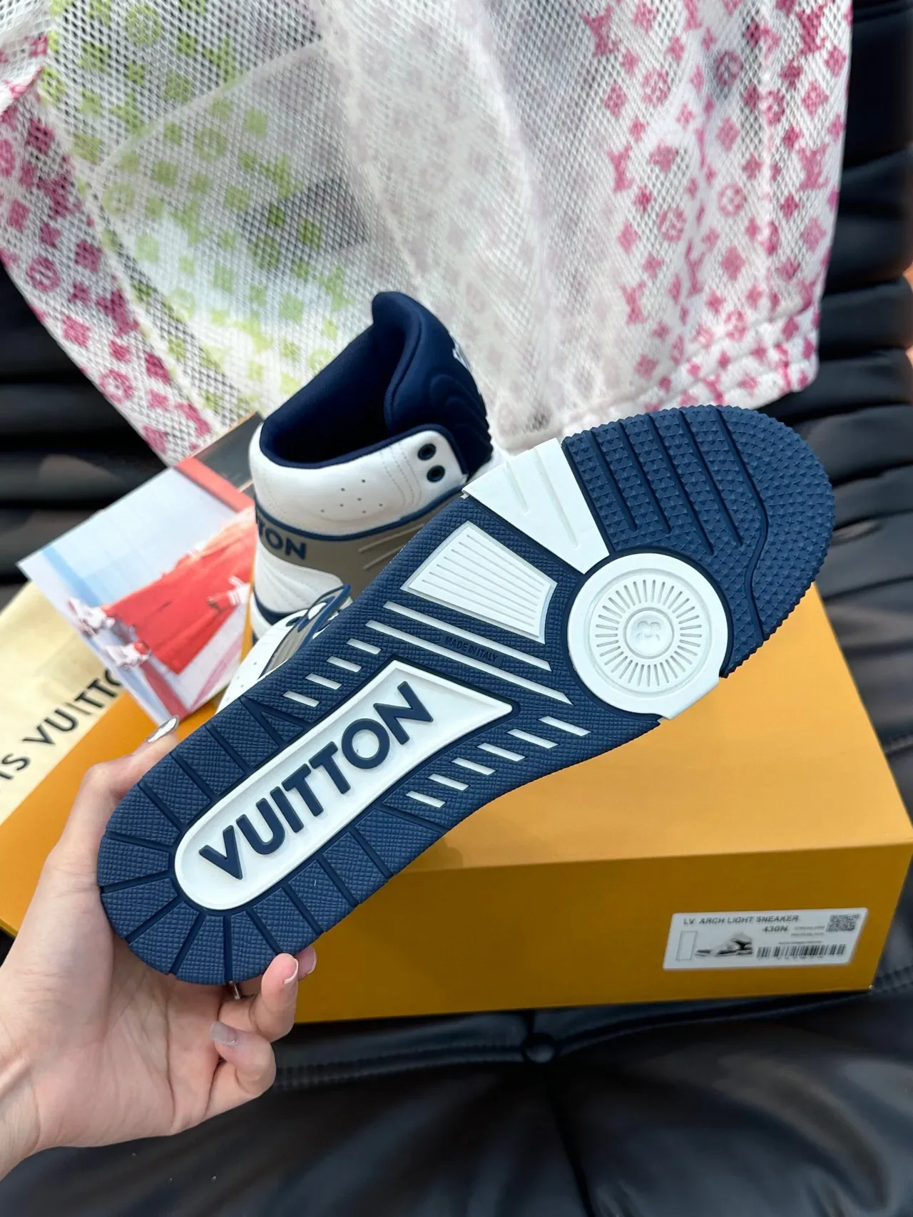 Louis Vuitton LV Trainer Sneakers Lifestyle Blancas y Navy Altas Cuero y Sintético 9