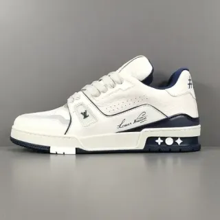 Louis Vuitton LV Trainer Blanco Marino Cuero Superior Detalle Firma Cursiva Sneakers Lifestyle