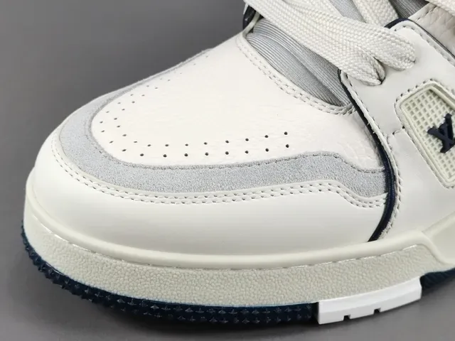 Louis Vuitton LV Trainer Branco Marinho Couro Superior Detalhe Assinatura Cursiva Tênis Lifestyle 9