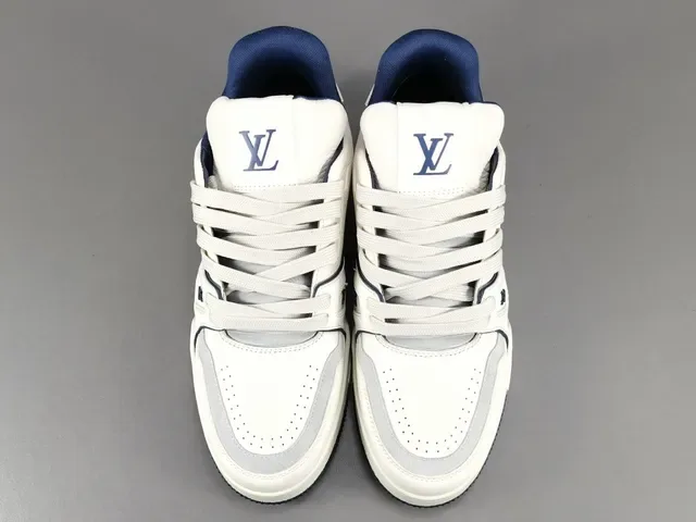 Louis Vuitton LV Trainer Branco Marinho Couro Superior Detalhe Assinatura Cursiva Tênis Lifestyle 16