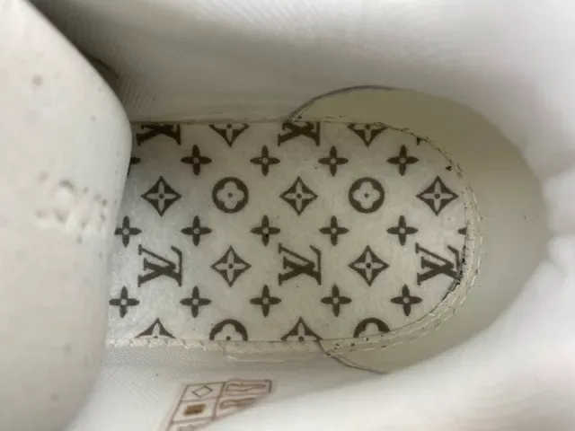 Louis Vuitton LV Trainer 白色粉色 绗缝皮革鞋面 樱花刺绣 生活方式运动鞋 7
