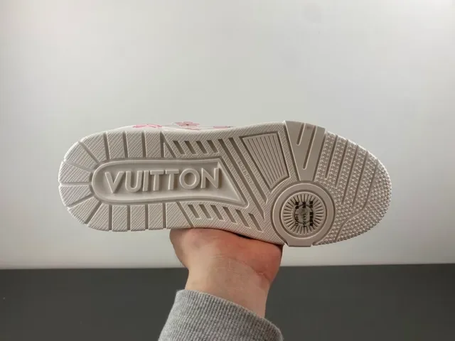Louis Vuitton LV Trainer 白色粉色 绗缝皮革鞋面 樱花刺绣 生活方式运动鞋 9