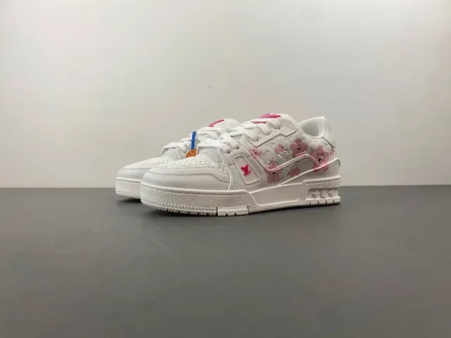 Louis Vuitton LV Trainer 白色粉色 绗缝皮革鞋面 樱花刺绣 生活方式运动鞋 10