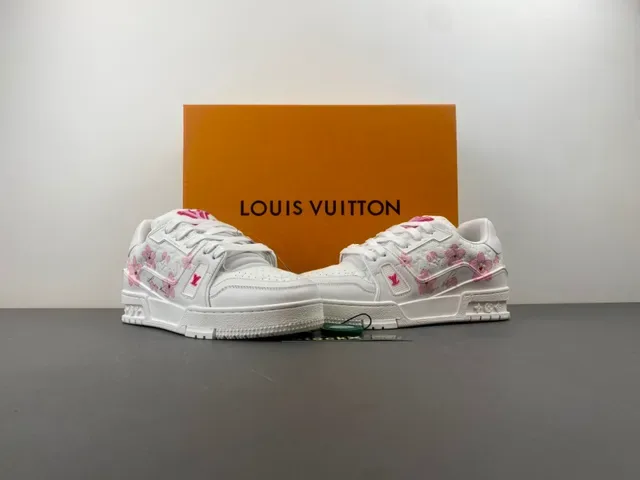 Louis Vuitton LV Trainer 白色粉色 绗缝皮革鞋面 樱花刺绣 生活方式运动鞋 13