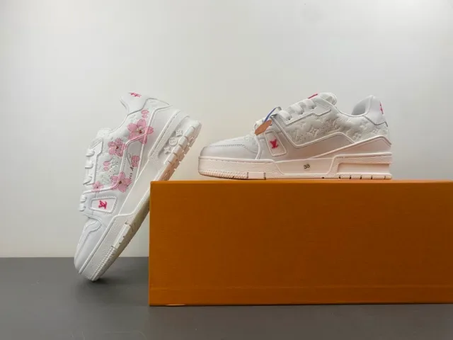 Louis Vuitton LV Trainer 白色粉色 绗缝皮革鞋面 樱花刺绣 生活方式运动鞋 14